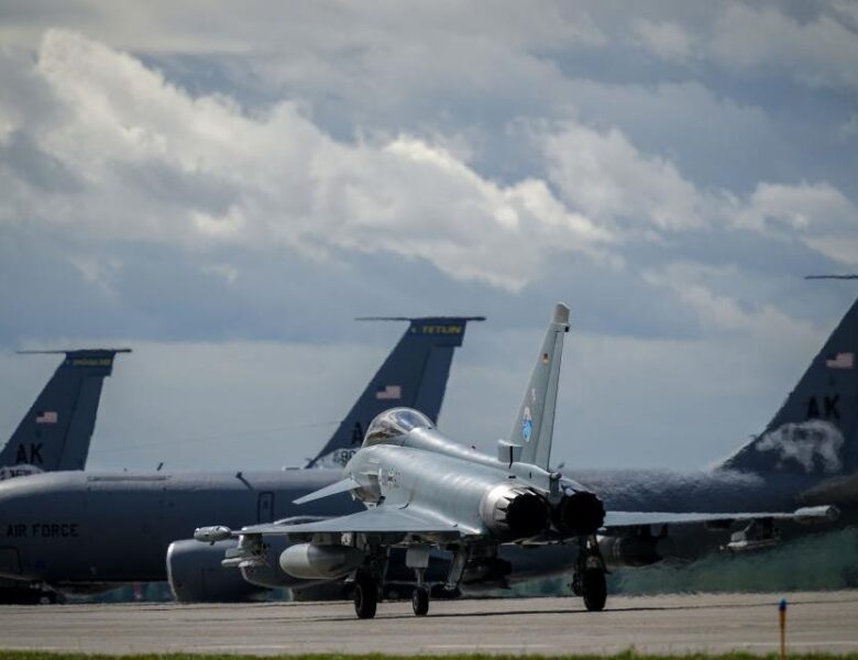 США “відпрацювали” бомбові удари неподалік кордону РФ в Арктиці