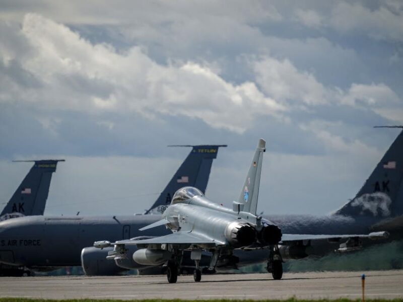 США “відпрацювали” бомбові удари неподалік кордону РФ в Арктиці