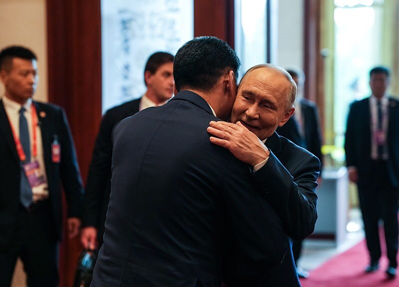 “Стратегічна” угода: Путін випросив у Сі експорт північних оленів до Китаю