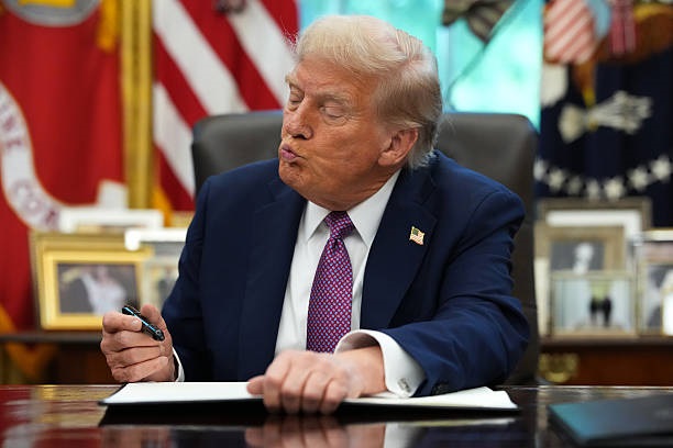 Трамп анонсував бесіду з Путіним і вирішення війни