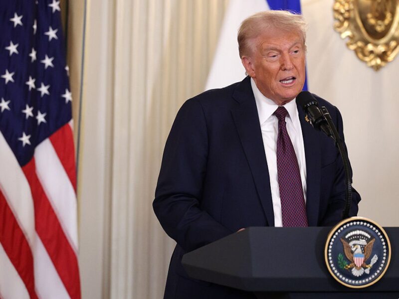 Трамп запровадив нові мита на деревину та меблі