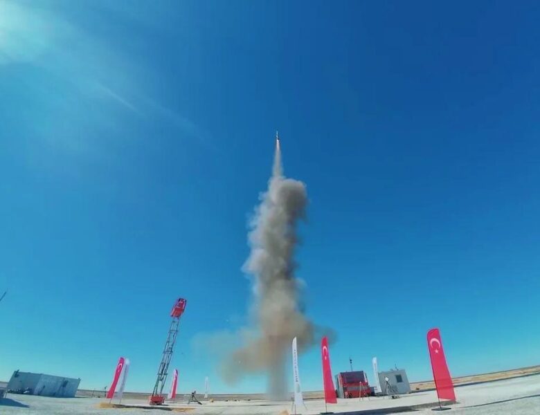 Туреччина провела запуск власної далекобійної ракети з морської платформи