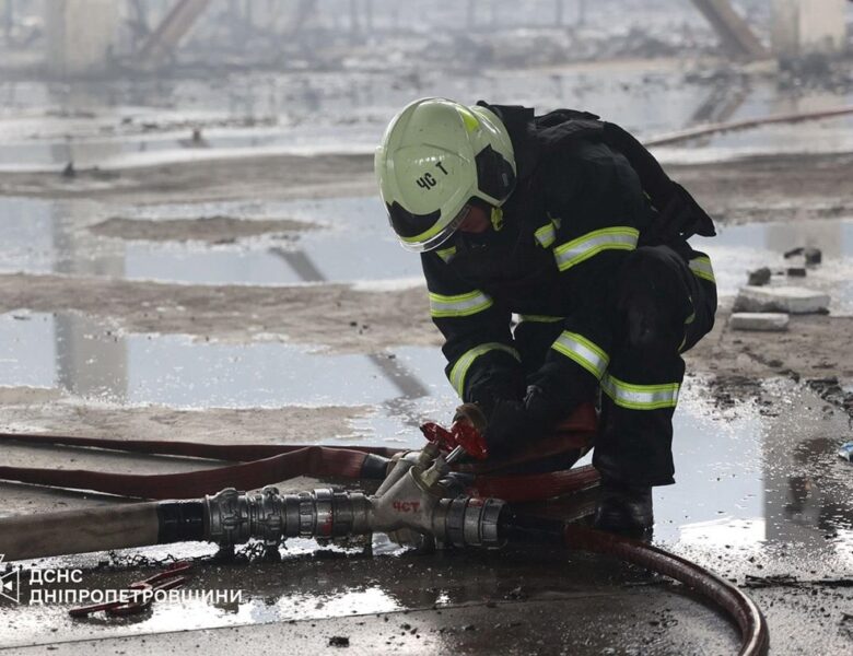 У Дніпрі ліквідували масштабну пожежу