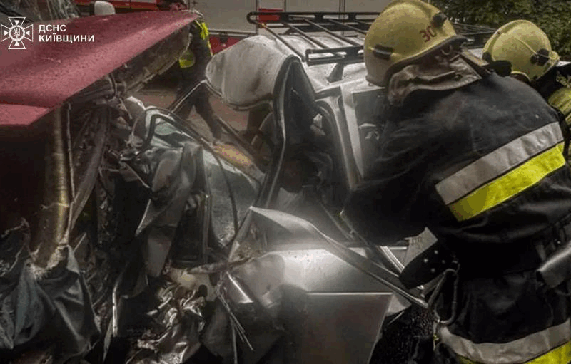 У ДТП на Київщині загинула людина, четверо постраждали