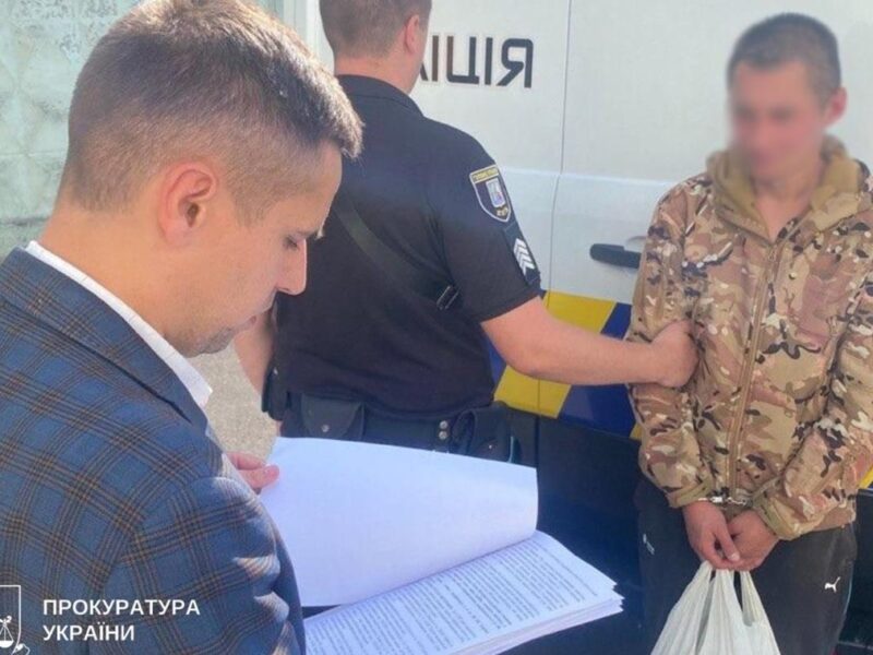 У Києві чоловік пограбував пораненого військового на візку
