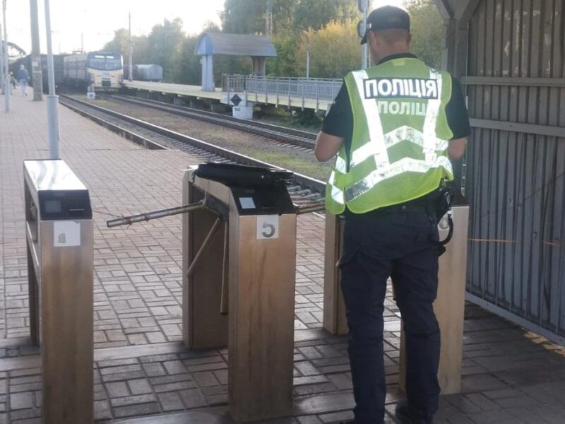 У Києві підліток впав із товарного поїзда: йому відірвало ногу