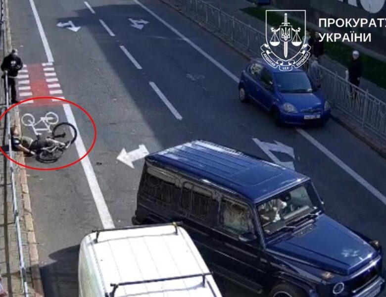 У Києві водій Mercedes побив велосипедиста до втрати свідомості
