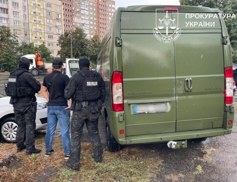 У Києві жінка продавала автомобілі, ввезені для ЗСУ