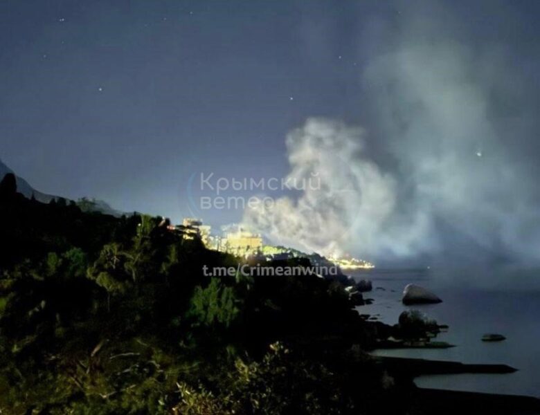 У Криму гучні вибухи: атаковано санаторій Фарос