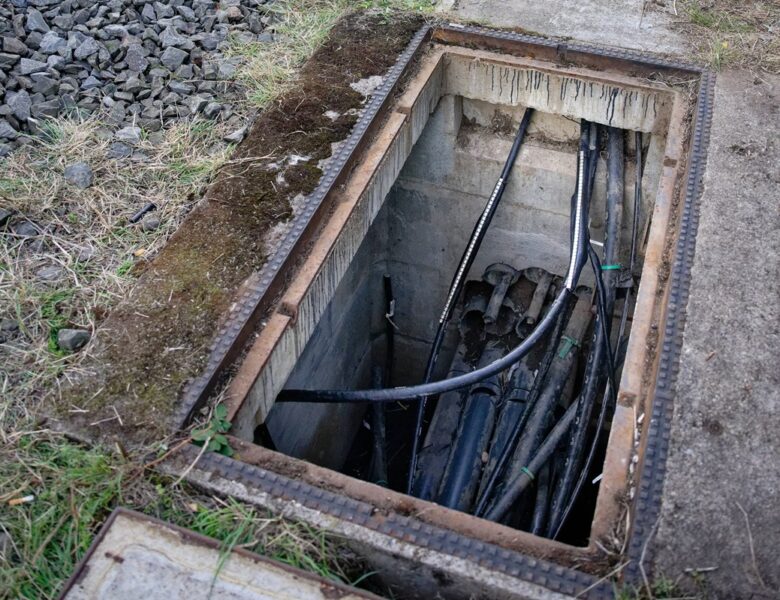 У Німеччині паралізували залізницю, перерізавши кабелі