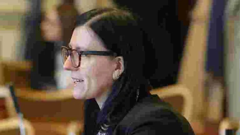 У Польщі депутатку відсторонили через через образи таксиста з України