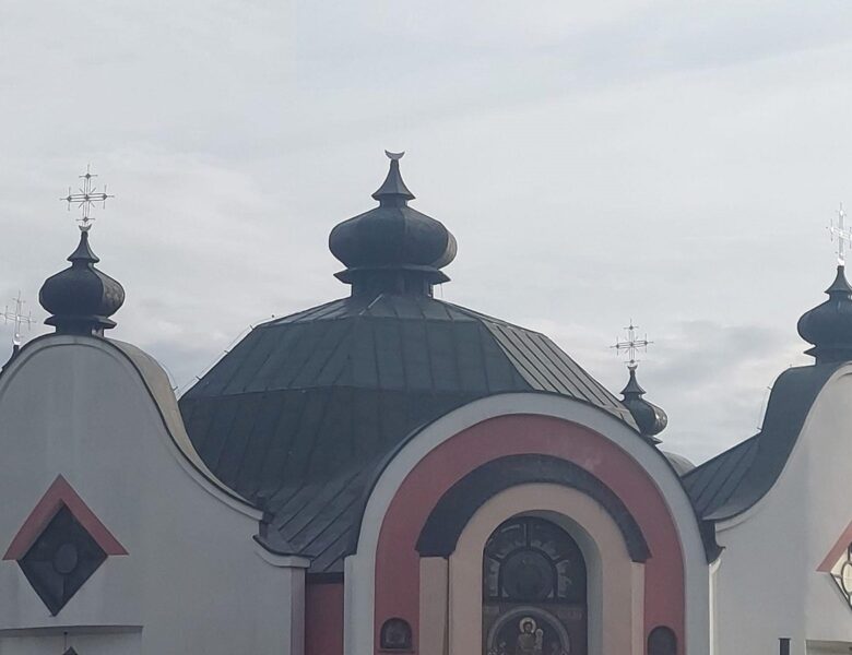 У Польщі із купола української церкви зрізали хрест – посол