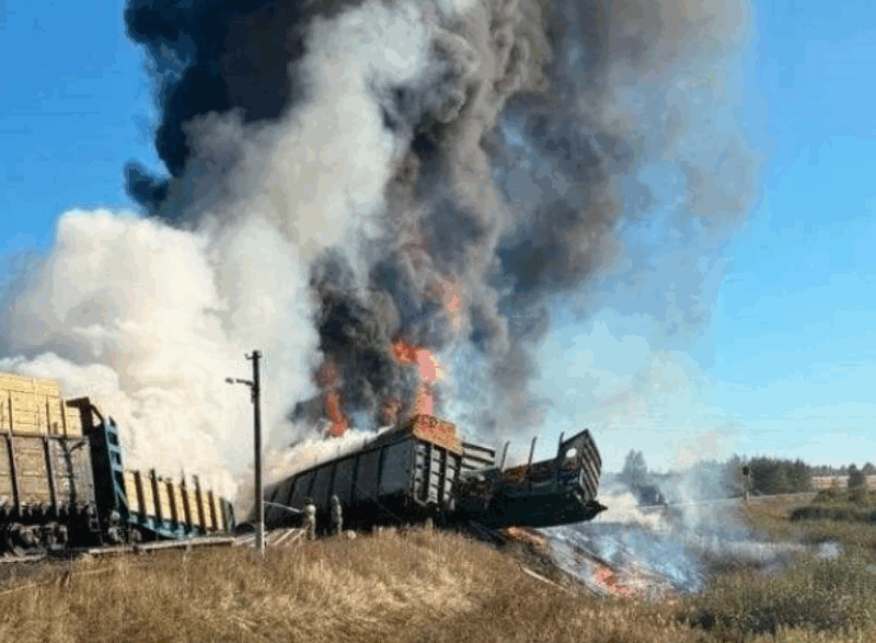 У РФ потяг із паливом спалахнув після жорсткої ДТП