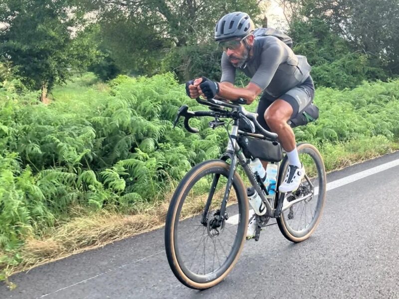 У РФ затримали француза, який намагався перетнути Євразію на велосипеді