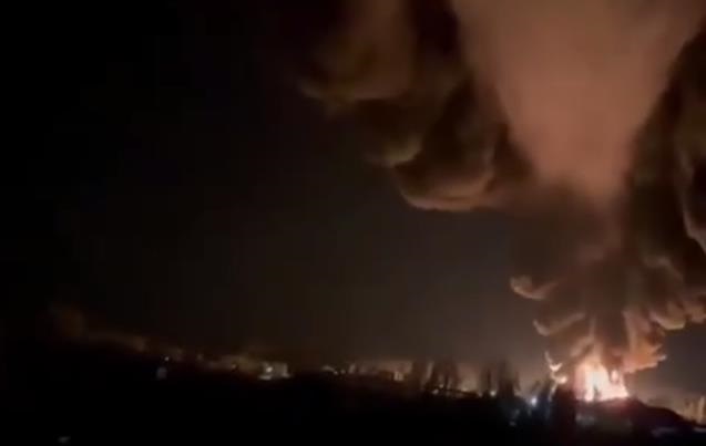 У Смоленську скаржаться на масовану атаку БПЛА