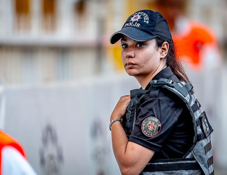 У Туреччині 16-річний підліток напав на поліцейський відділок: є загиблі