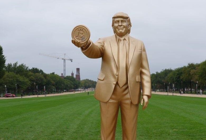 У Вашингтоні встановили “золоту” статую Трампа