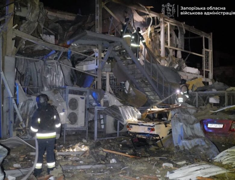 У Запоріжжі два влучання, тисячі людей без світла