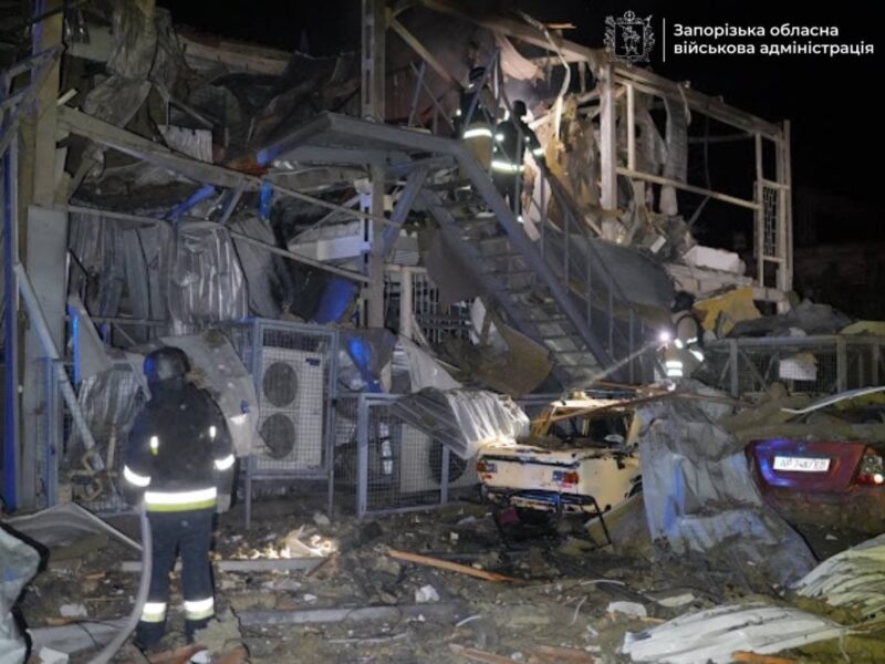 У Запоріжжі два влучання, тисячі людей без світла