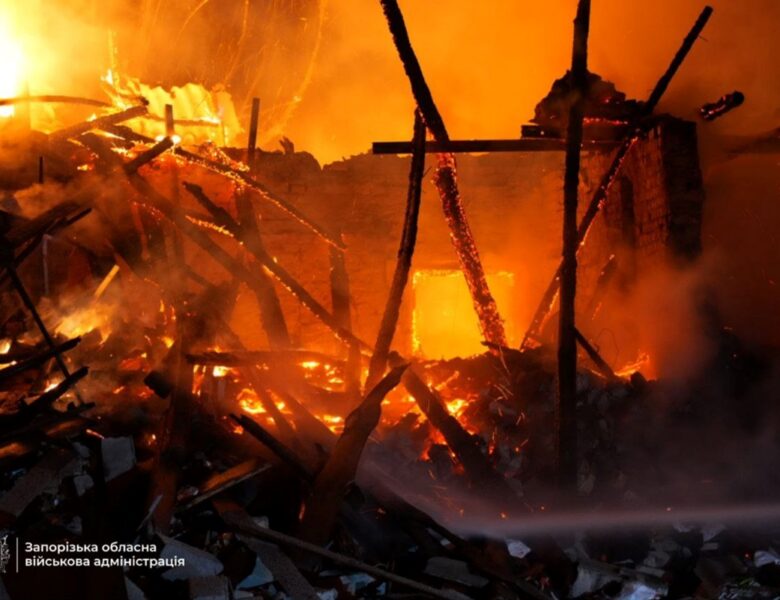 Удари по Запоріжжю: з’явилися кадри наслідків
