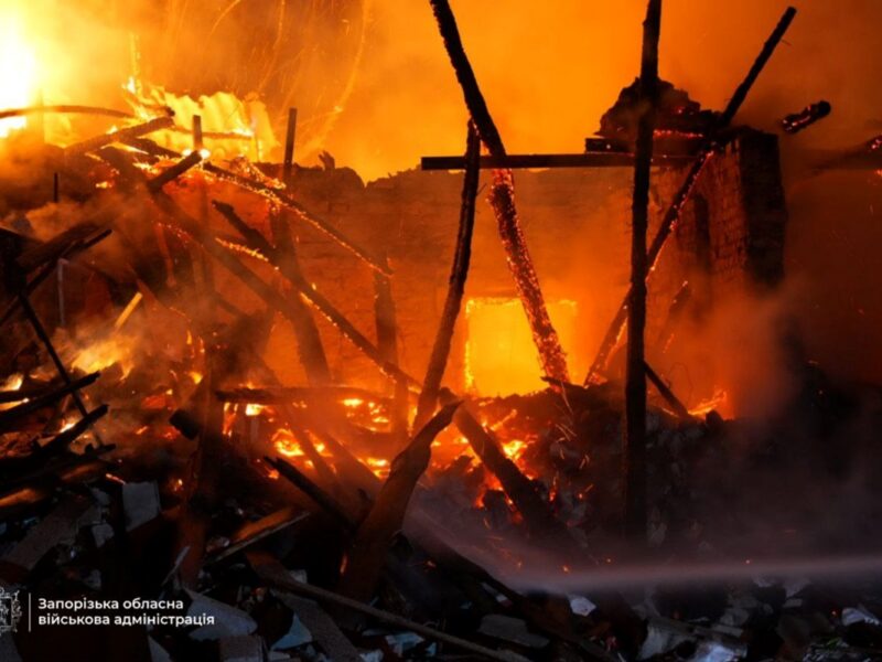 Удари по Запоріжжю: з’явилися кадри наслідків