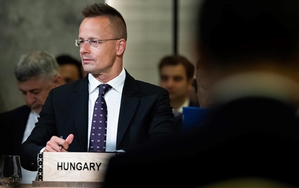 Угорщина не відмовиться від російської нафти попри вимогу США – Сіярто