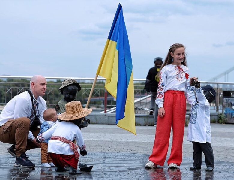 Українці незадоволені якістю життя, та відчувають в ньому сенс – опитування