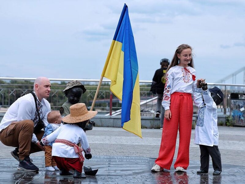 Українці незадоволені якістю життя, та відчувають в ньому сенс – опитування