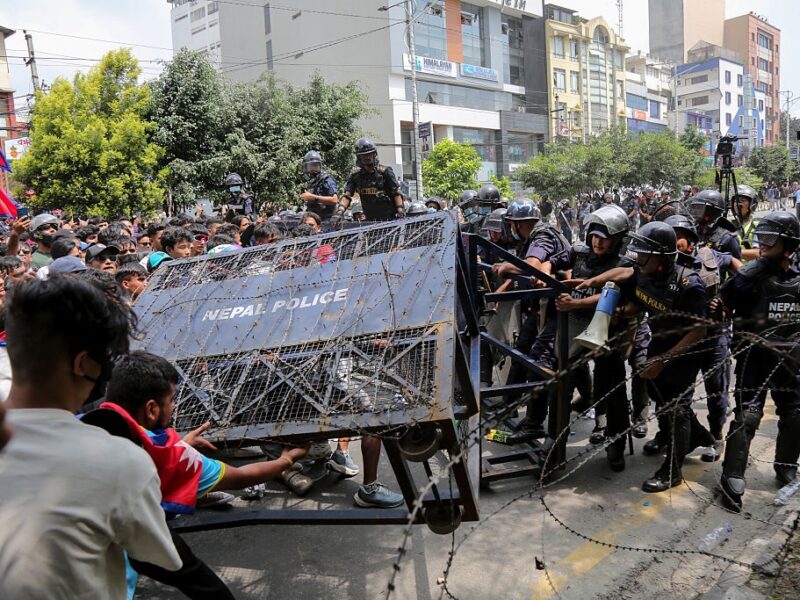 Українцям рекомендують не їздити до Непалу
