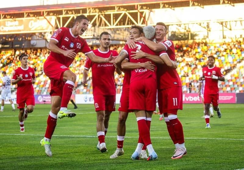 УПЛ називає кращих футболістів і тренера шостого туру