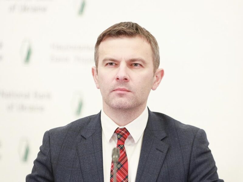 В НБУ пояснили падіння курсу долара до гривні