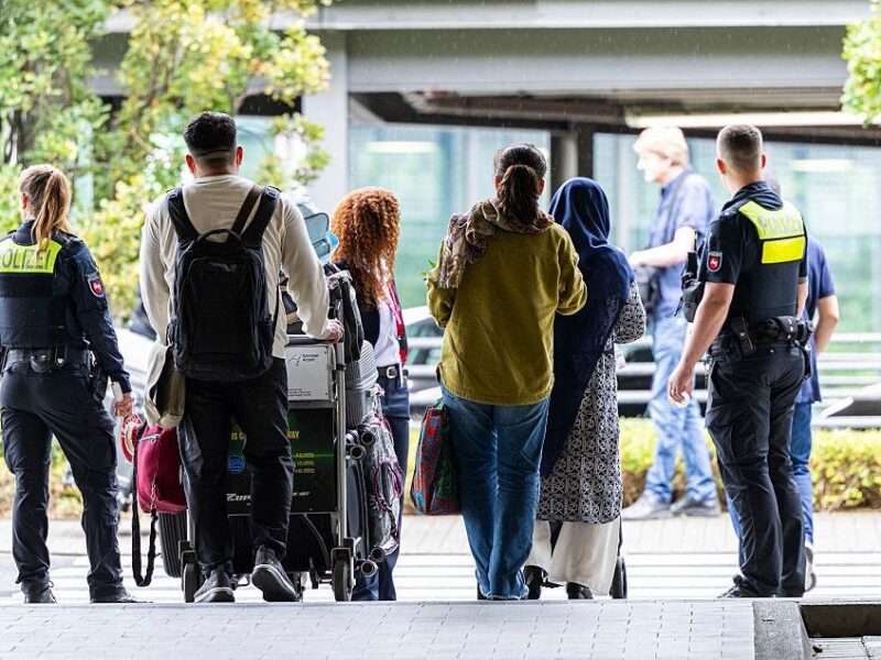 В Німеччині вперше за 15 років зменшилась кількість біженців