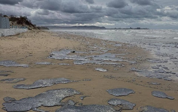 В РФ стався витік нафтопродуктів у Чорне море, пляма суне до Криму – ЗМІ