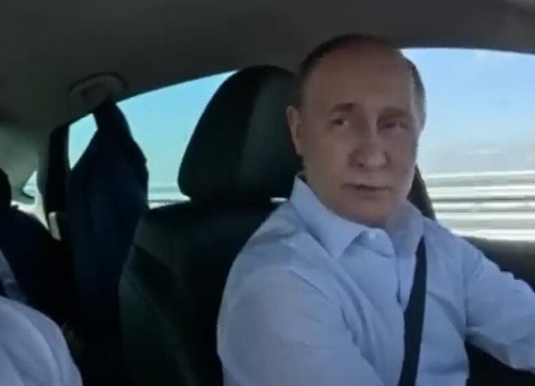 В Росії обвалився продаж машини для чиновників, яку рекламував Путін