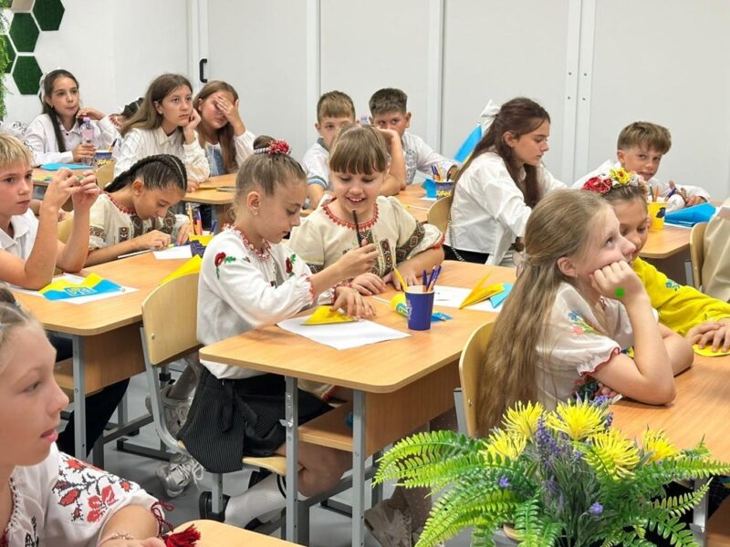 В Україні навчальний рік розпочали 3,5 млн школярів