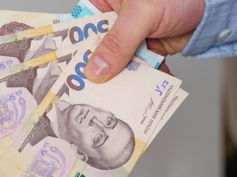 В Україні в серпні знизилася середня зарплата