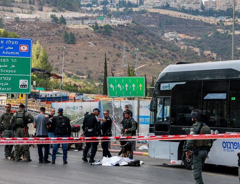 В Єрусалимі розстріляли автобус, багато жертв