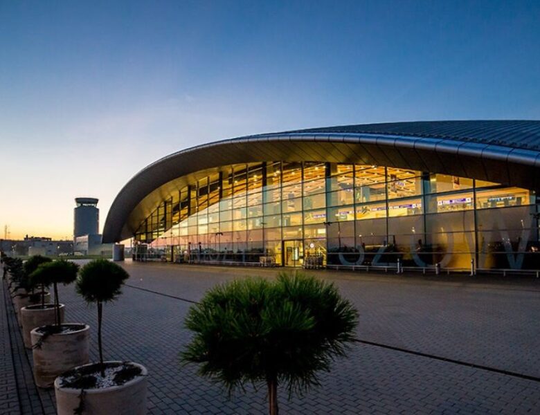 Варшава, Люблін, Жешув: Повітряний простір закрито