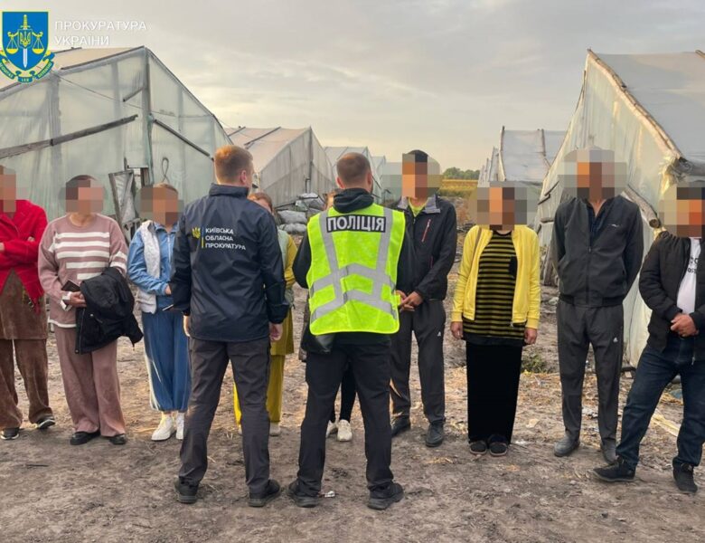 Вербували й експлуатували узбеків: під Києвом виявили ферму з рабами