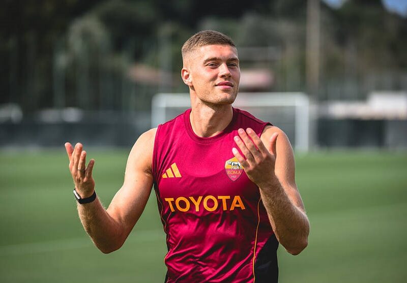 Вест Гем продовжує полювання за Довбиком, маючи намір купити його взимку