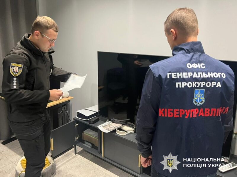 Викрито шахраїв, які викрали понад 1,5 млн доларів із держустанови США