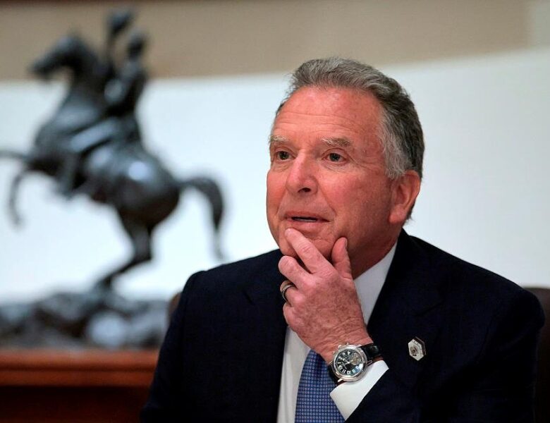 Віткофф продав частку активів у своїй компанії за 120 млн доларів