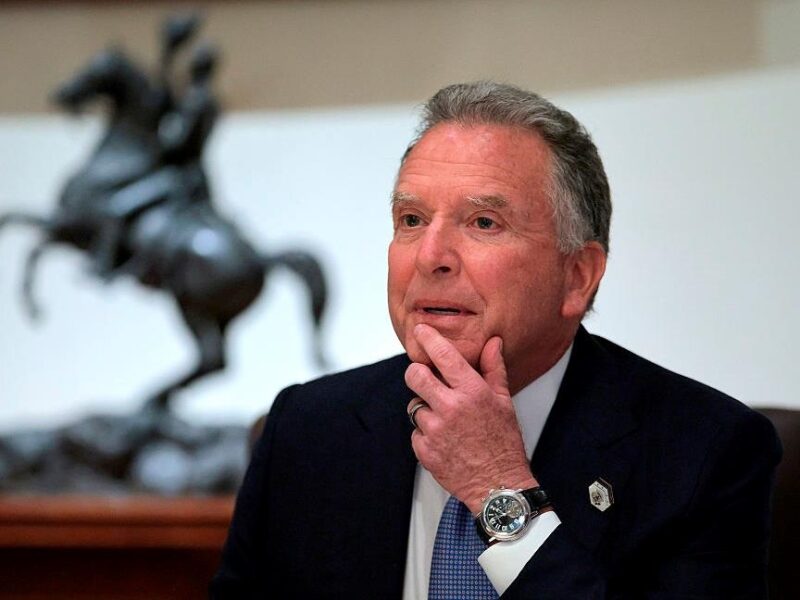 Віткофф продав частку активів у своїй компанії за 120 млн доларів