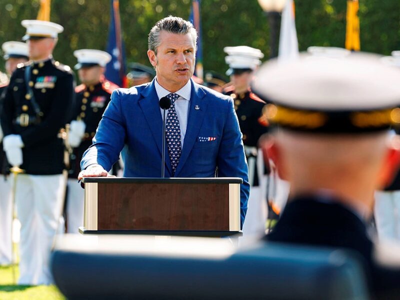 Загадкова зустріч. В США скликають усіх генералів