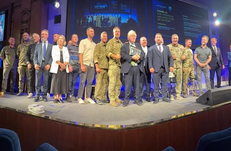 Захід має надати Україні дозвіл бити по військових базах РФ – Борис Джонсон