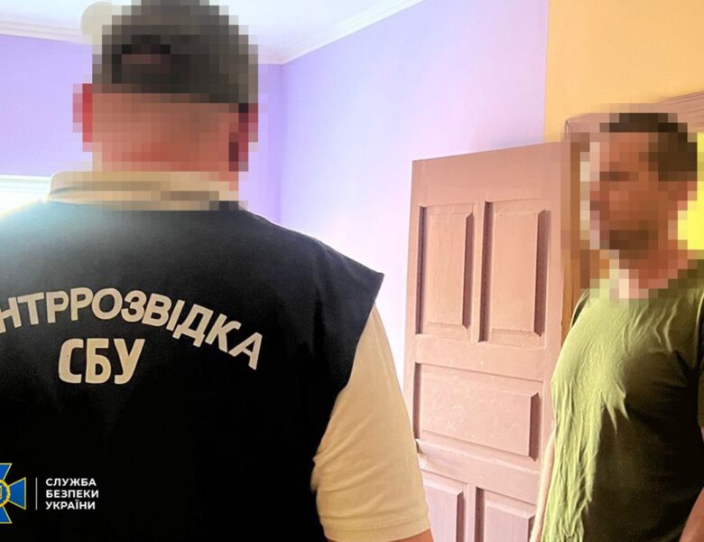 Затримано ділків, які оформлювали чоловіків “викладачами” неіснуючих ліцеїв