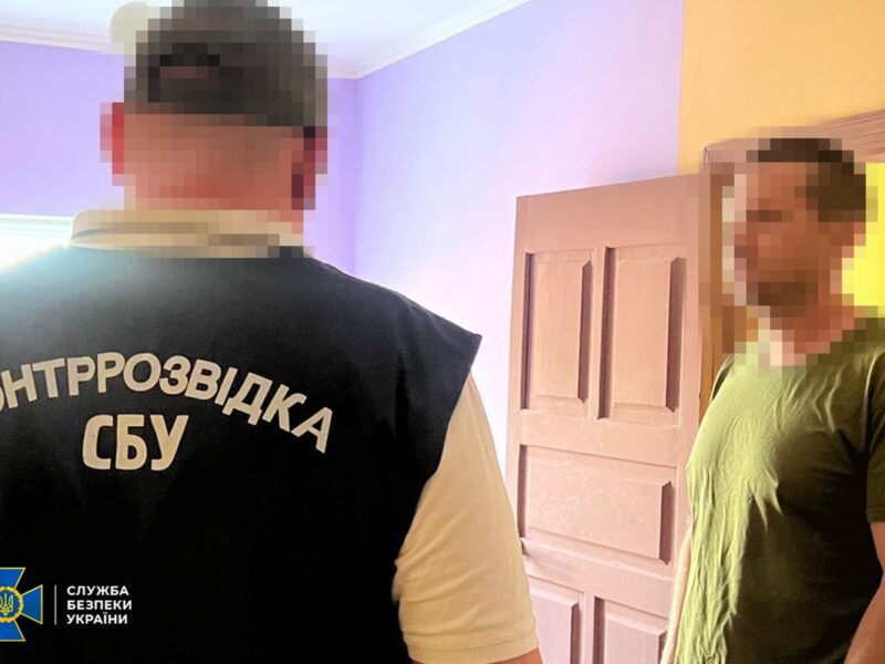 Затримано ділків, які оформлювали чоловіків “викладачами” неіснуючих ліцеїв