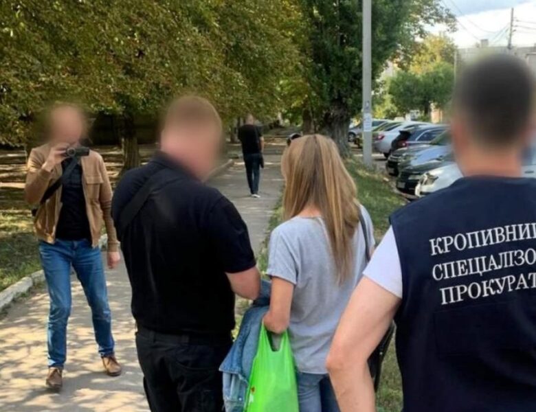 Затримано секретаря ВЛК, що взялася за $2000 “вирішити” питання мобілізації