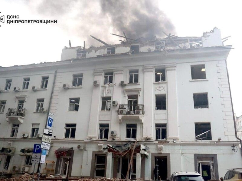 Зеленський назвав “нахабним” удар росіян по Дніпру