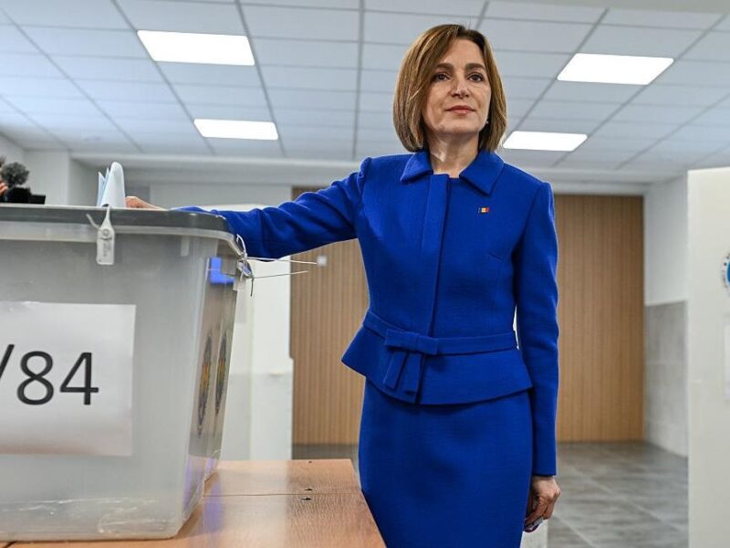 Зеленський привітав Санду з перемогою на виборах у парламент